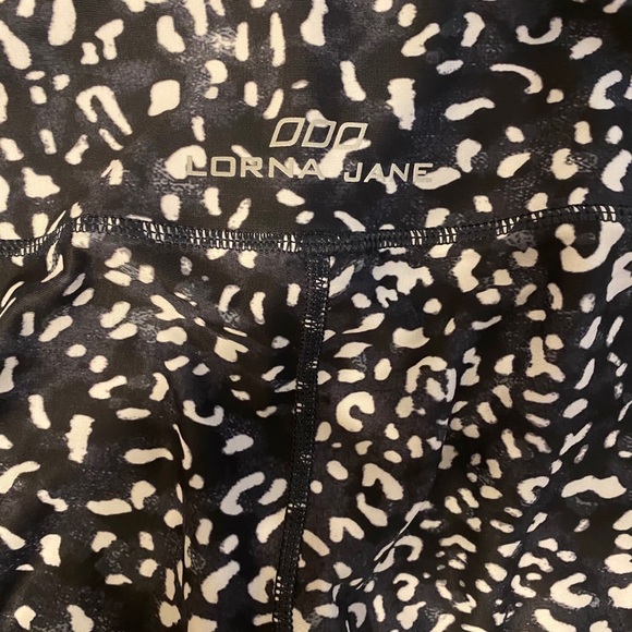 Lorna Jane Night Runner Core Leggings - Picture 6 of 7